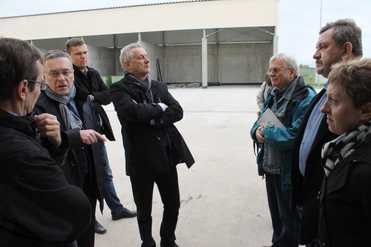 Zamiast śmieci przerabiają dokumenty