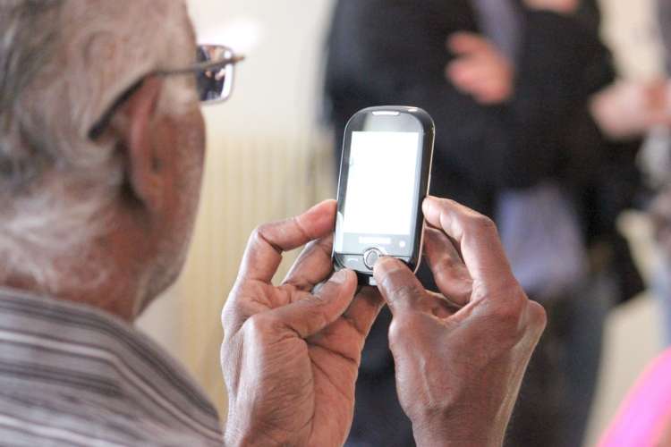 Seniorzy z Radawnicy z nowymi technologiami  są za pan brat