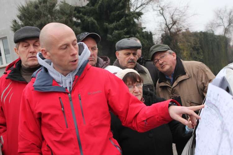 Władza pyta ludzi, czyli spotkajmy się na drodze