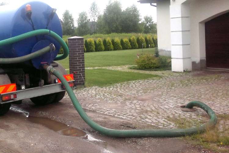 W Złotowie wciąż funkcjonują szamba. Gdzie trafiają ścieki?