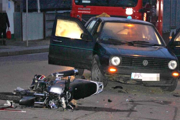 Wypadek o poranku. Motocyklista w szpitalu