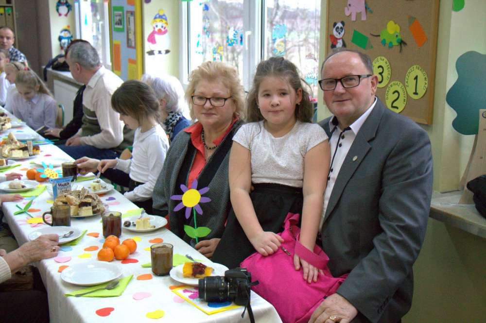 Dzień Babci i Dziadka w SP w Świętej - spotkania w klasach