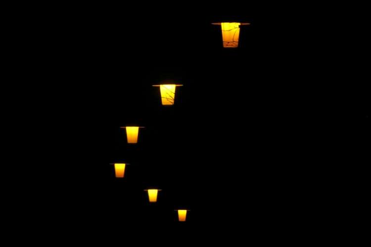Staną lampy trzy (a może sześć). Jak wystarczy pieniędzy.
