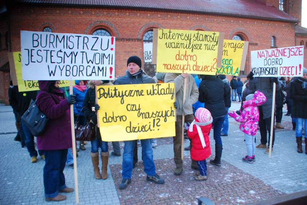 Szkolnym przeprowadzkom mówią - NIE!