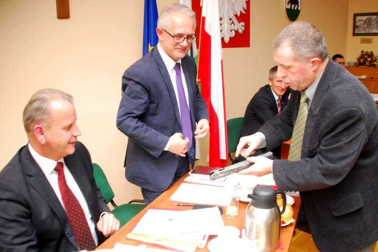 Nie przeganiać inwestorów