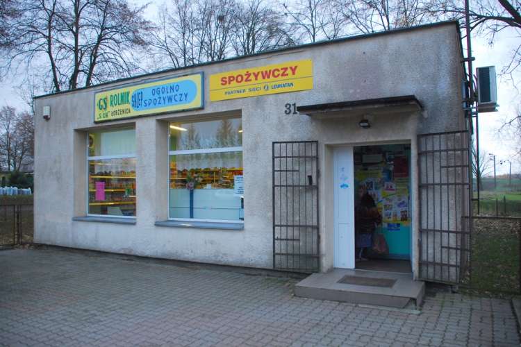 Napad na sklep spożywczy. Dawaj kasę!
