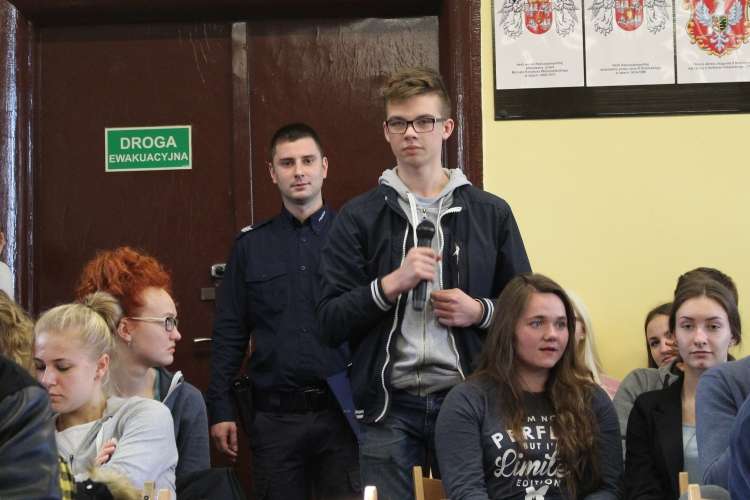 Środki psychoaktywne a młodzież - debata w 