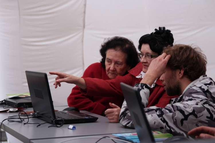Darmowe szkolenia z Internetu dla seniorów
