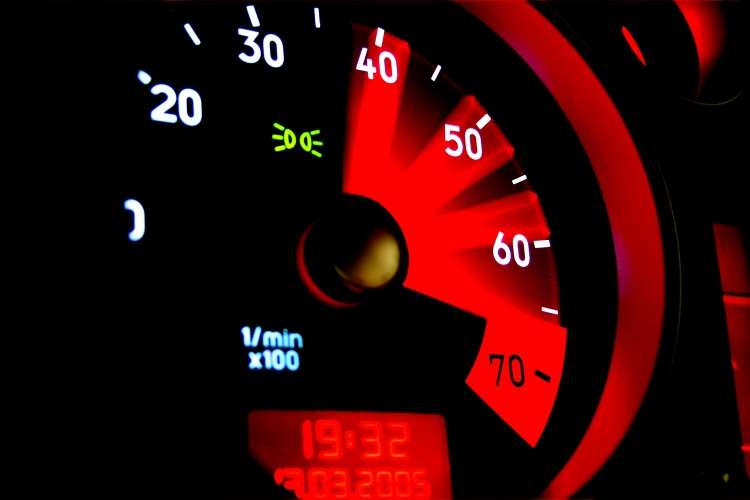 107 km/h w terenie zabudowanym, po pijanemu