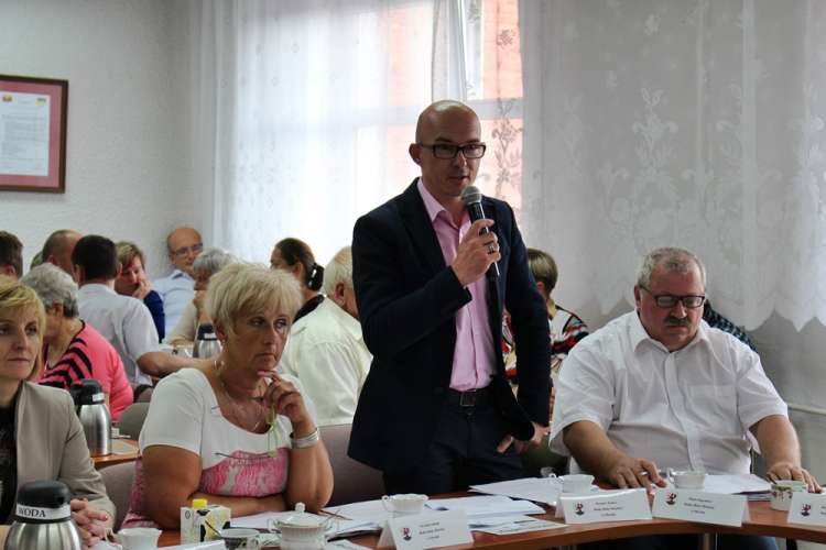 O zwolnieniu dyrektora ZGKiM, chodnikach, lampach i siłowni
