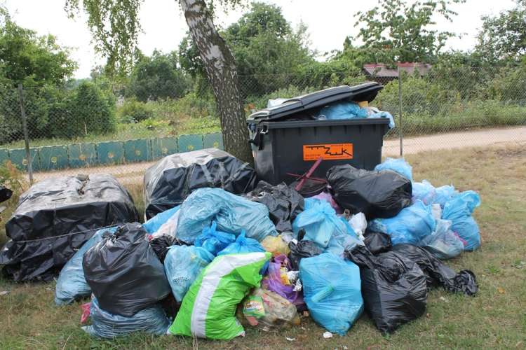 Działki śmieci