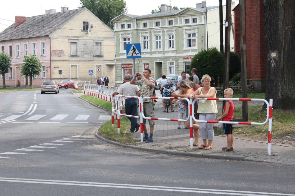 Piknik militarny - parada ulicami miasta