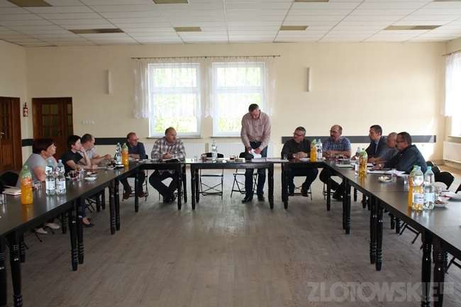 Czy radni zostali przyparci do muru nowym wozem strażackim?