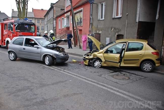 Czołówka w centrum miasta. Poszkodowana w szpitalu.