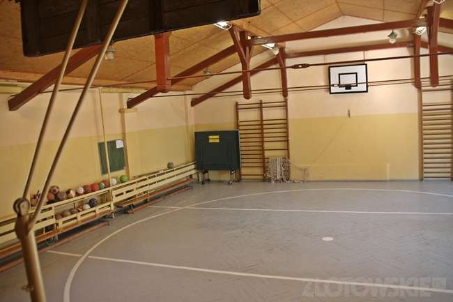 Sala gimnastyczna wymaga remontu. Chodzi o zdrowie uczniów i nauczycieli