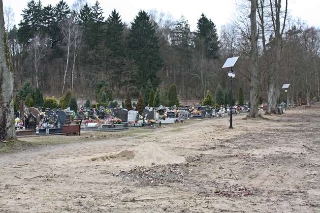 Na cmentarzu brakuje miejsca. Gdzie za rok będą chowani zmarli?