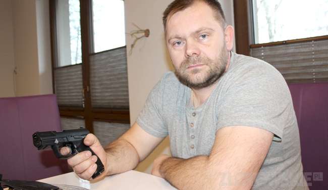Kupię kałasznikowa. Powiat się zbroi