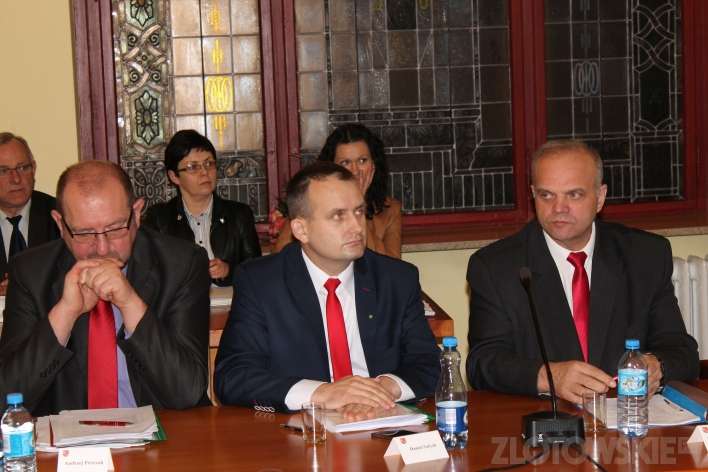 Władze powiatu wybrane. Trzy osoby zachowały stanowiska