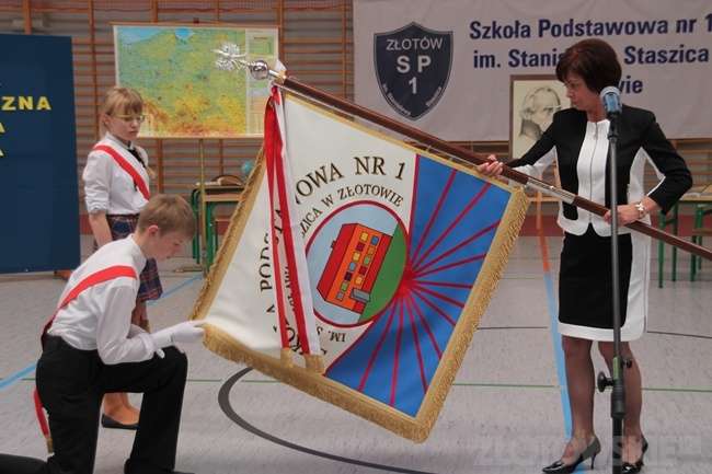 Między hymnem a przysięgą