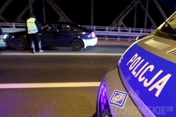 Po pijanemu kradzionym samochodem