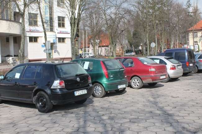 Zakaz parkowania na parkingu