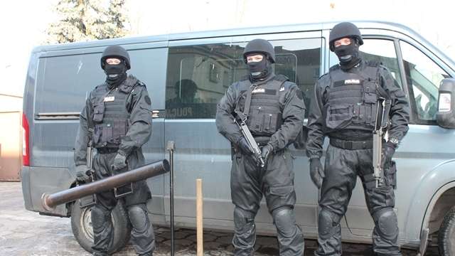 Nie mają imion, nazwisk, twarzy. Kim są i co robią policjanci ze złotowskiej grupy specjalnej?