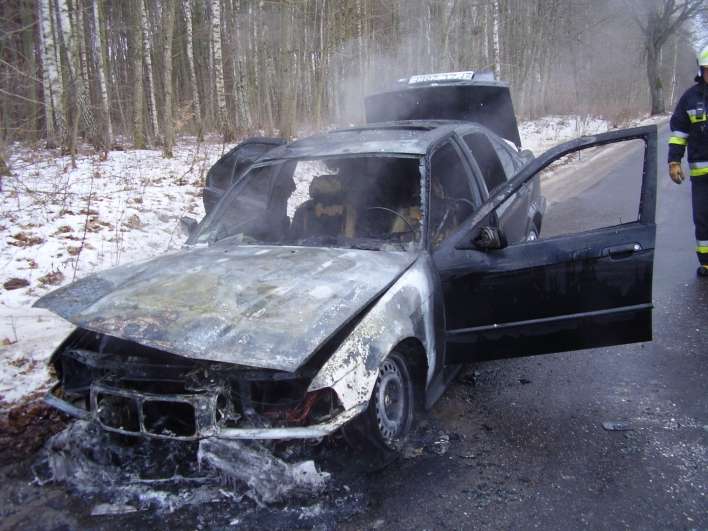 Na trasie Pniewo-Ciosaniec zapaliło się BMW