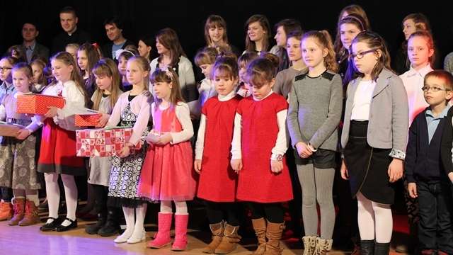 Sacra Familia po raz dziesiąty. Dziecięcy i Młodzieżowy Festiwal Kolęd i Pastorałek w Złotowie
