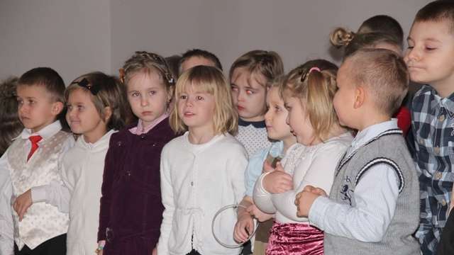 Nie ma jak u babci i dziadka. Występ przedszkolaków w Tarnówce