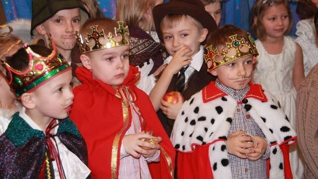 Szopka betlejemska dla babci i dziadka. Inscenizacja wychowanków złotowskiego przedszkola nr 3