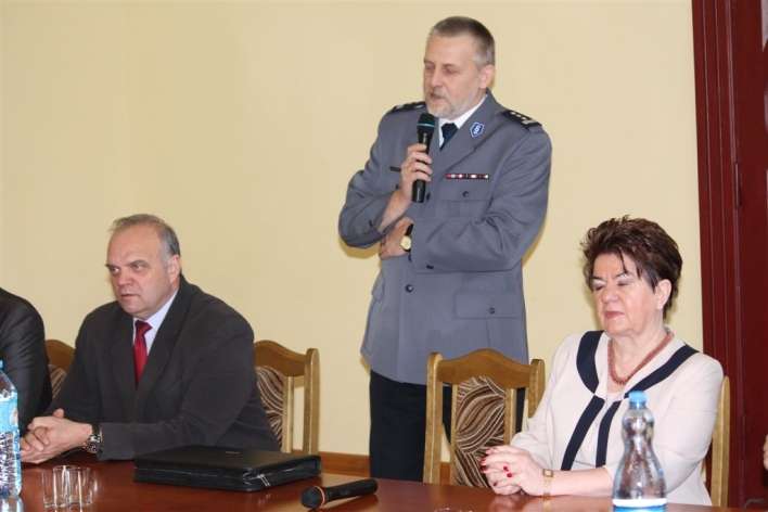 Odprawa policjantów. Posypią głowy popiołem.
