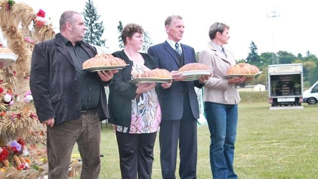 Pajda dożynkowego chleba