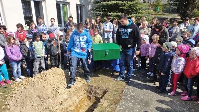 Kapsuła zakopana