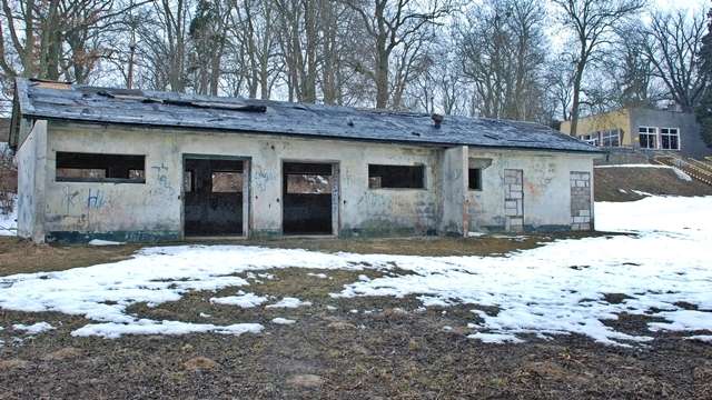 Przejmują dawny hangar