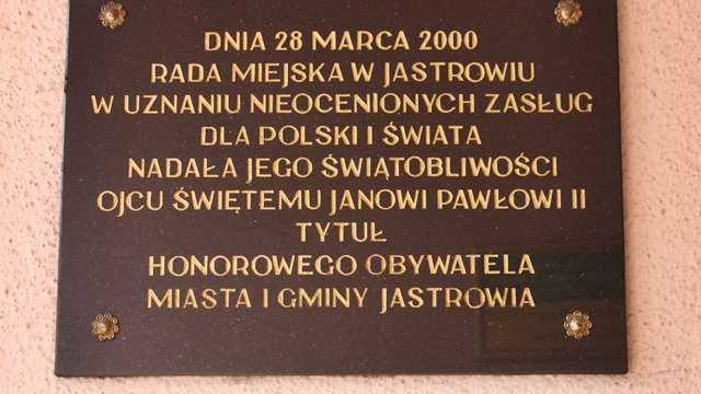 Komu honor?