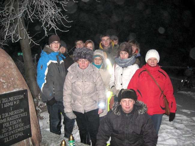 Nocny rajd harcerzy