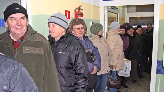 Za czym kolejka ta stoi?