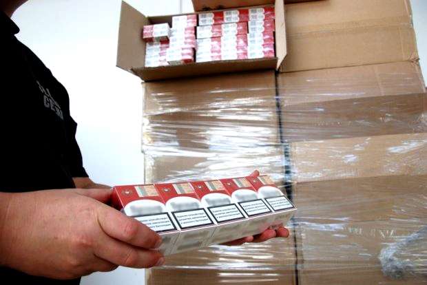 Obcokrajowiec zatrzymany z nielegalnym towarem