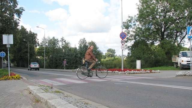 Pedałują święci