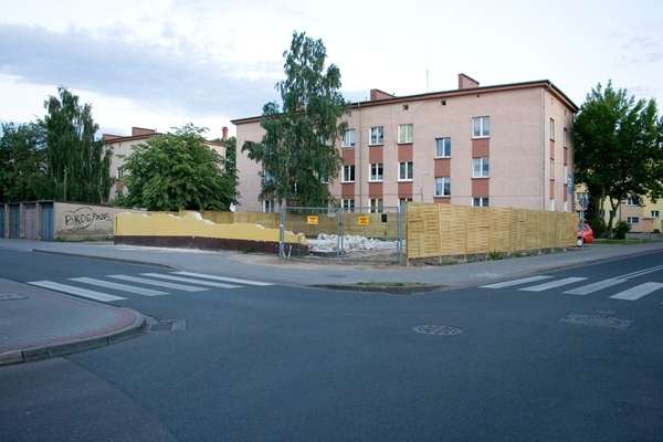 Był i został zburzony