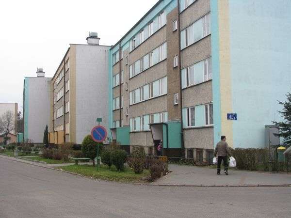 Klapę należy opuszczać