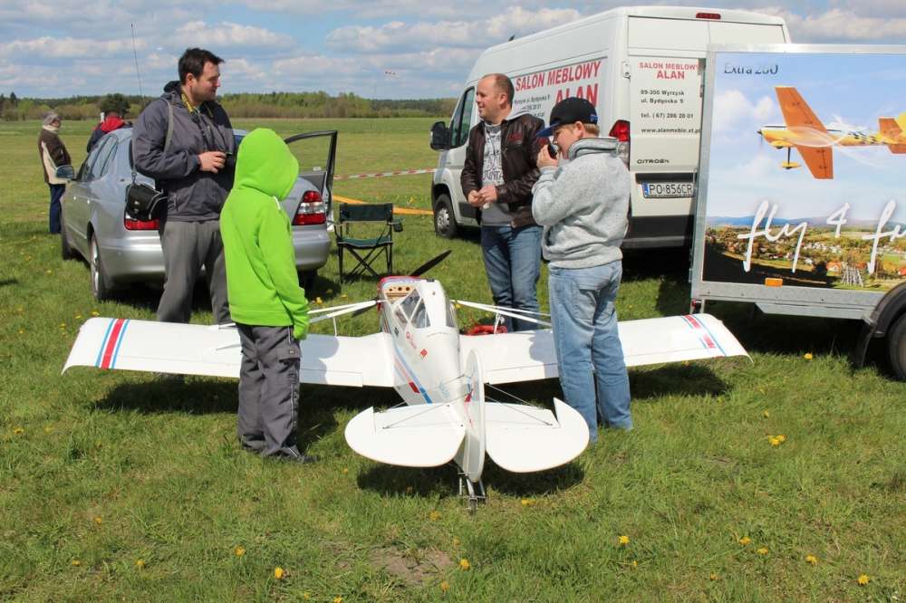 IX Piknik Modelarstwa Lotniczego w Płoskowie