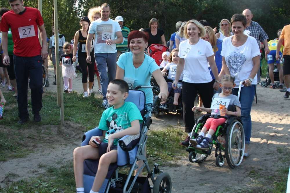 Burzymy mur autyzmu. Rozgrzewka z maratończykami i Czesławem Mozilem