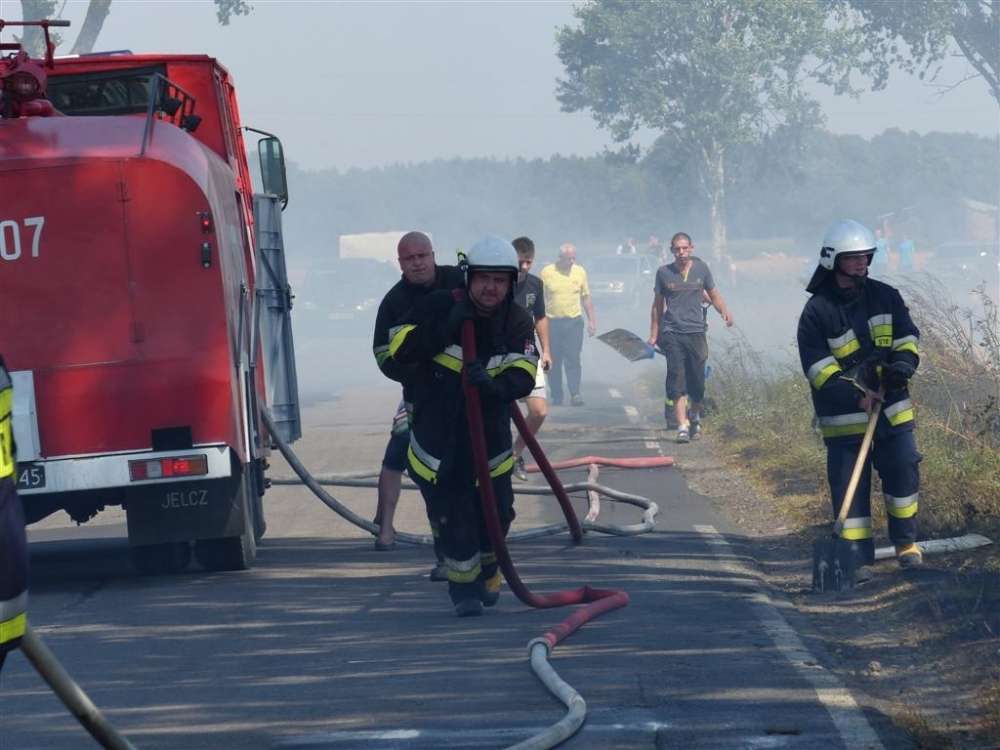 Pożar na polu w Chlebnie (gm Łobżenica)