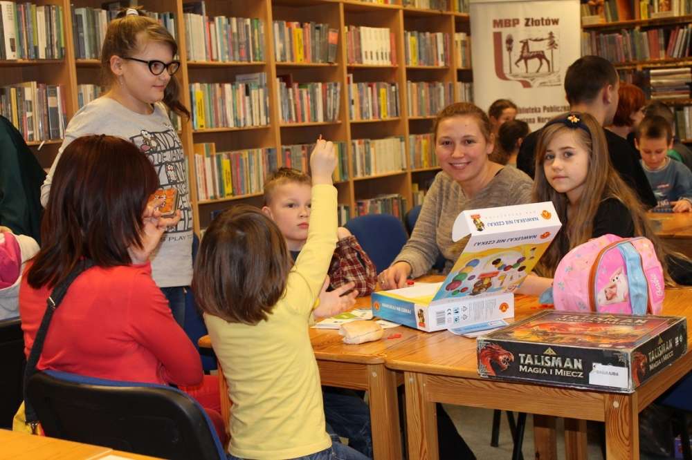 Noc z grami planszowymi w złotowskiej bibliotece