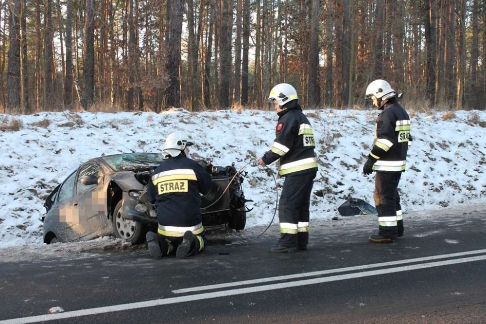 Wypadek peugeota na trasie Dolnik-Skórka