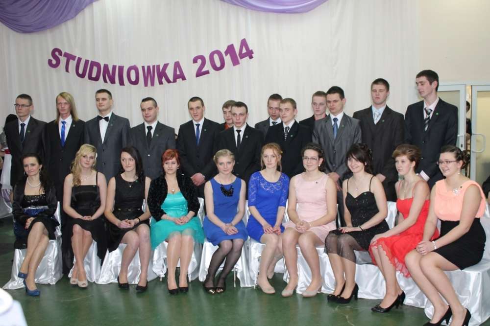 Studniówka uczniów CKZiU przy ul. 8 Marca w Złotowie