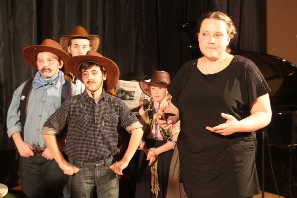 Róbmy swoje! Spektakl Amatorskiego Teatru Miejskiego