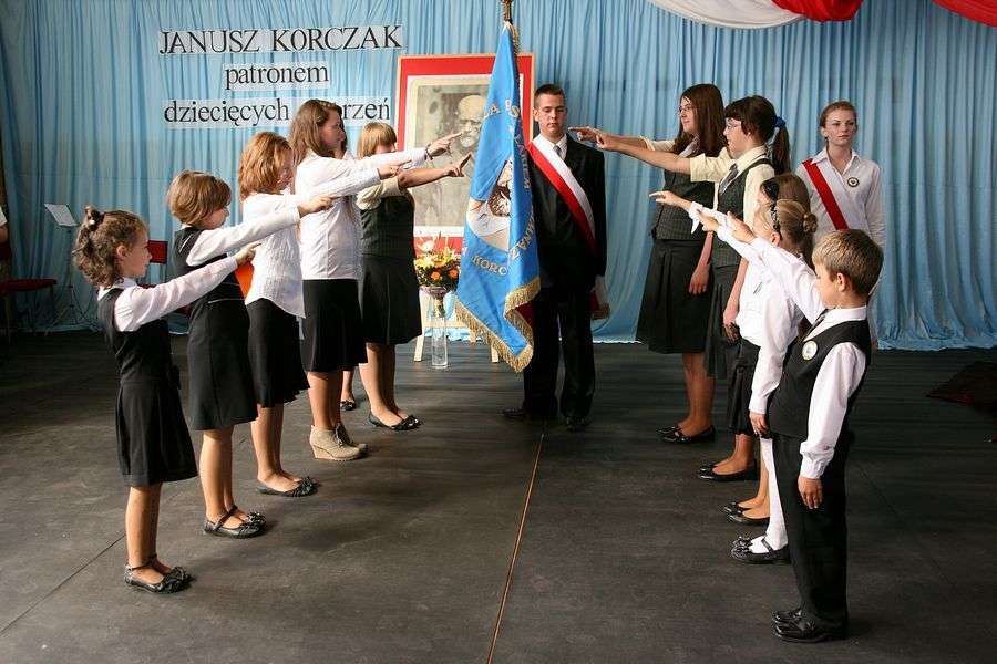 Nadanie imienia i sztandaru Zespołowi Szkół w Łąkie