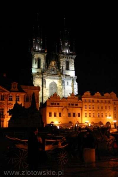 Praga w dzień i w nocy